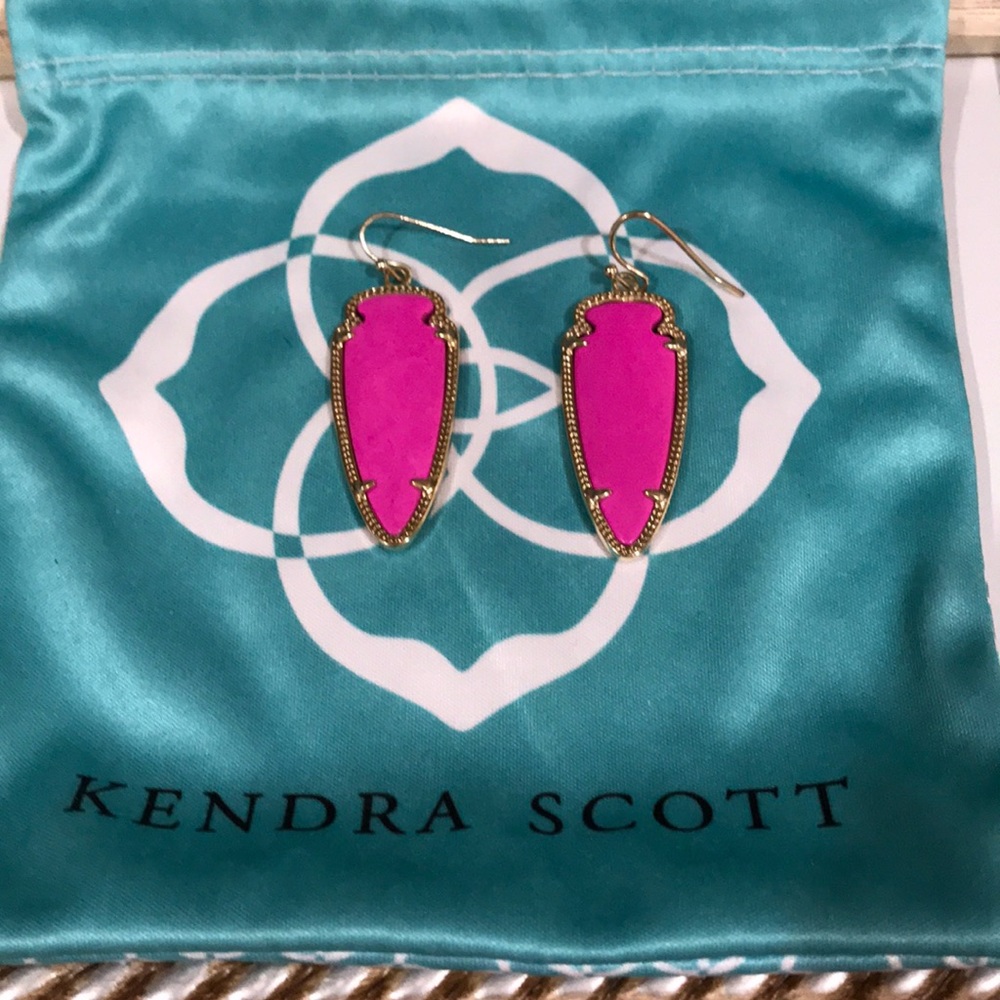 Kendra Scott Skylar Arrowhead Fuchsia Earrings